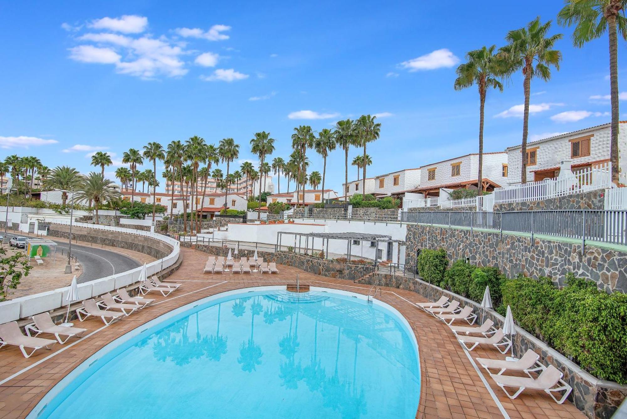 Paradise Duplex Garden & Maspalomas Holiday home *